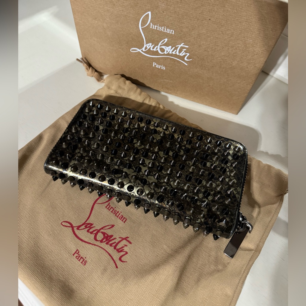 Auth Christian Louboutin Wristlet